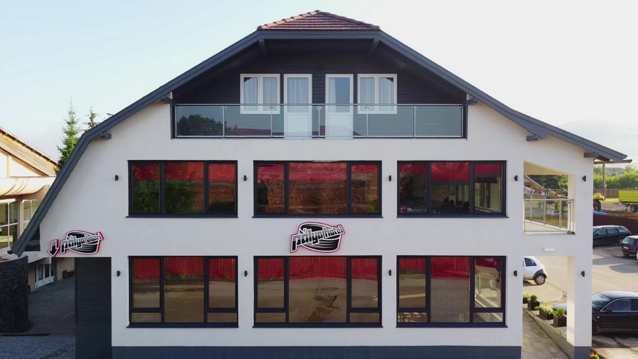 Palya Hotel Gheorgheni  Buitenkant foto